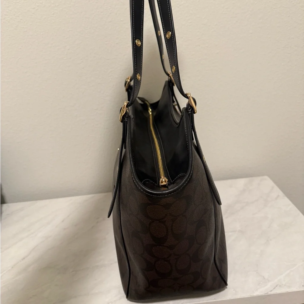 Coach Meadow Tote - Picture 2 of 7